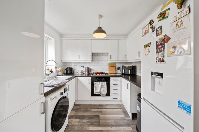 33 Gadfield Court, Manchester photo 3