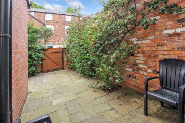 Terraced house to rent in Room 2 66, Davenport Avenue, Manchester