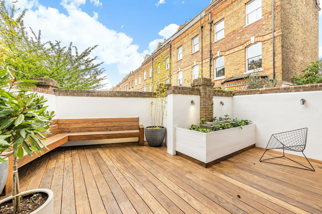 Thumbnail Terraced house to rent in Spencer Walk, London