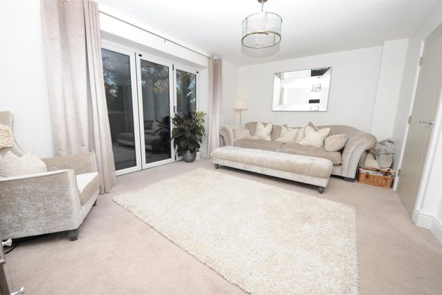141, Cleckheaton Road, Bradford photo 2