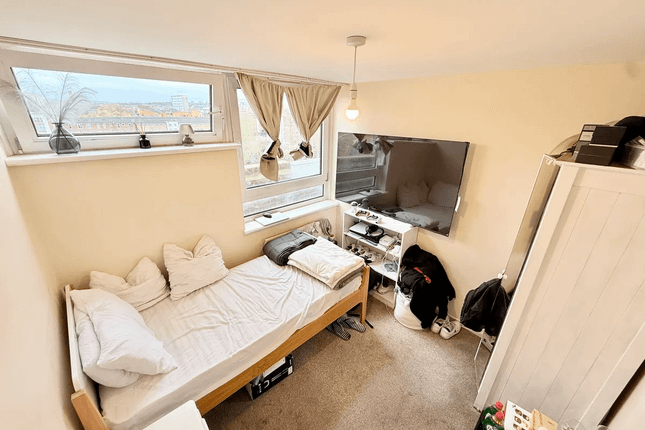 Flat 36, Cam Court, Bibury Close, LONDON photo 4