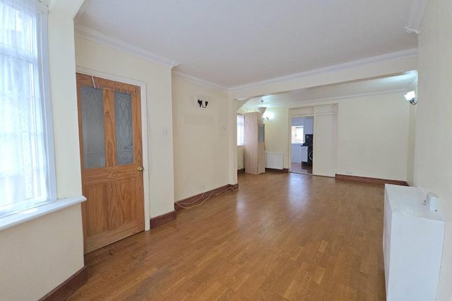 96, Woodstock Crescent, London photo 3