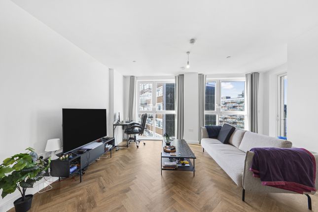 Flat 86, Orwell House, 2, Mile Walk, London photo 3