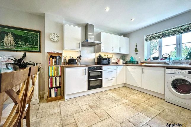 7, Merrett Court, Melksham photo 2