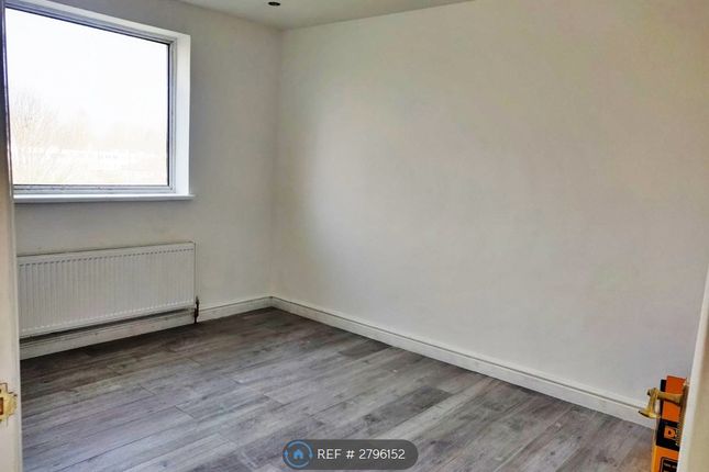 New Court, Dorchester Close, Northolt photo 5