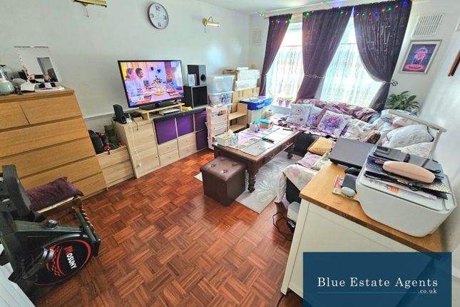 14, Lupin Close, West Drayton photo 2