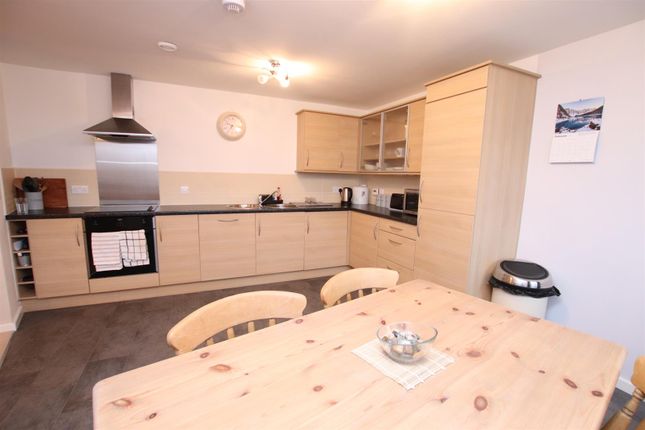 17, Burnstall Crescent, Ilkley photo 4