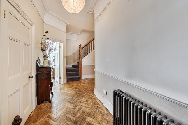 16, Collingwood Avenue, London photo 2