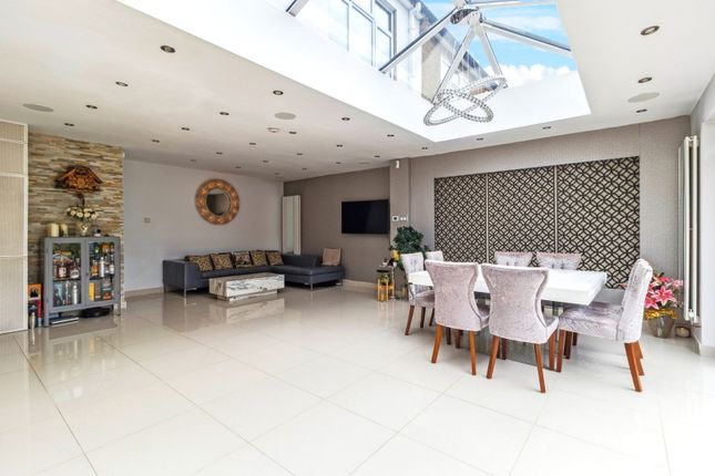 136, Elm Drive, Harrow photo 3