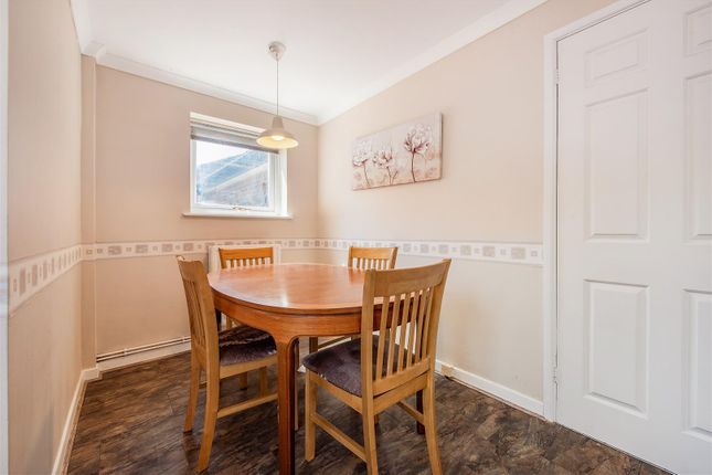 23, Juniper Road, Waterlooville photo 4