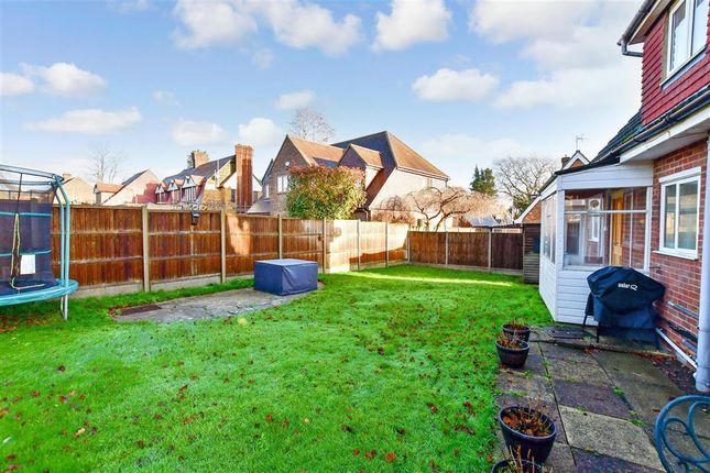 Thumbnail Detached house for sale in Cheshunt Close, Meopham, Kent