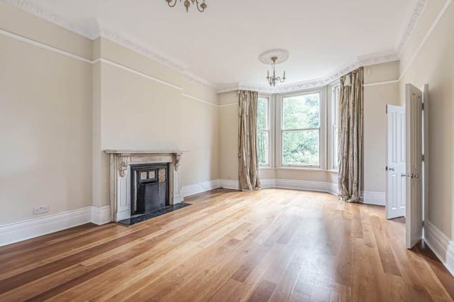 Flat to rent in The Barons, St Margarets, Twickenham