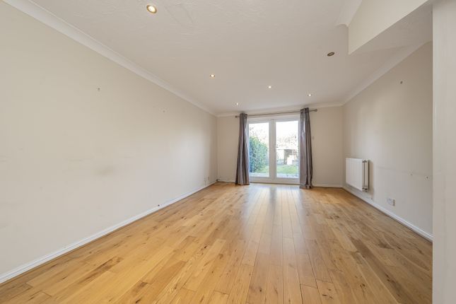 Firs Avenue, Windsor Berkshire photo 3