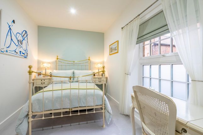 Flat for sale in Ogleforth, York