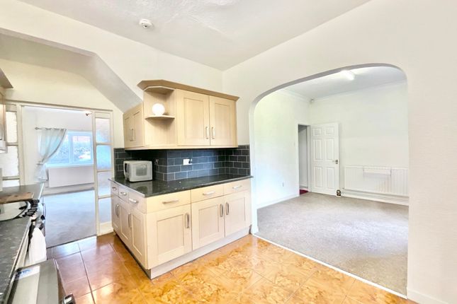 194 Uttoxeter Road, Stoke-On-Trent photo 3
