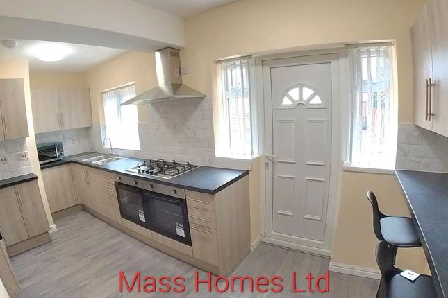 14, Crescent Range, Manchester photo 3