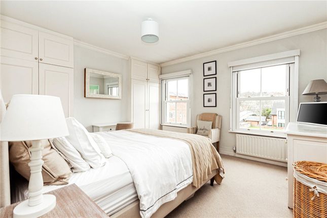 Terraced house to rent in George Street, Berkhamsted, Hertfordshire