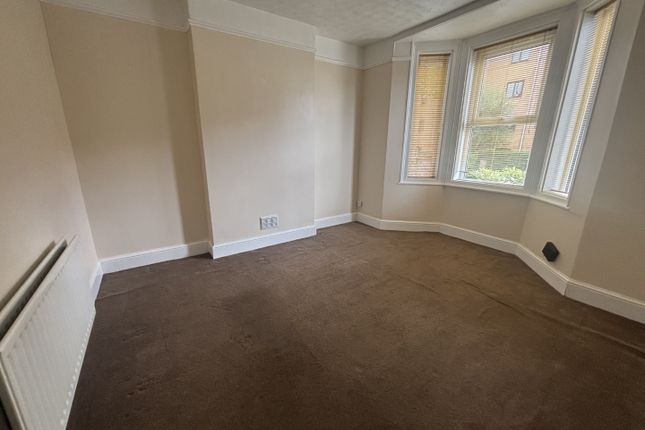 16, The Grove, Aldershot photo 2