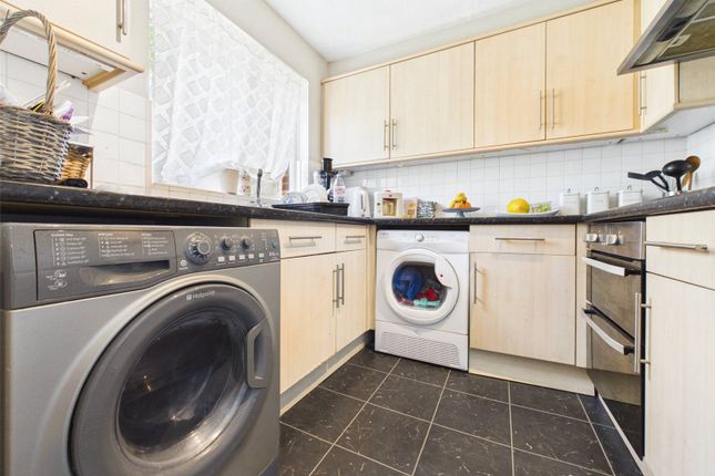 5,, Benwell Court, Sunbury-On-Thames photo 4