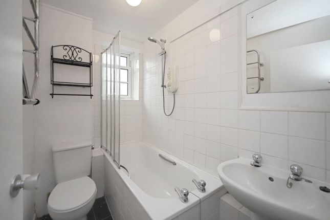 Flat for sale in Tring Station, Tring