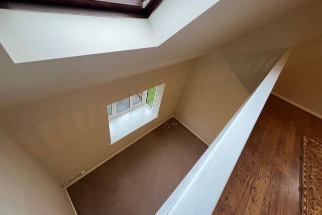 16, Ladygrove Drive, Surrey photo 4