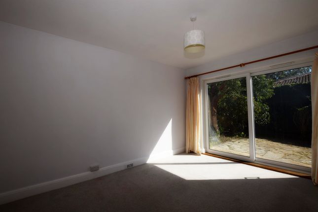 17, Parklands Avenue, Bognor Regis photo 4
