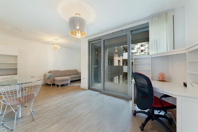 Thumbnail Flat to rent in Parkside Court, Waterside Park, London