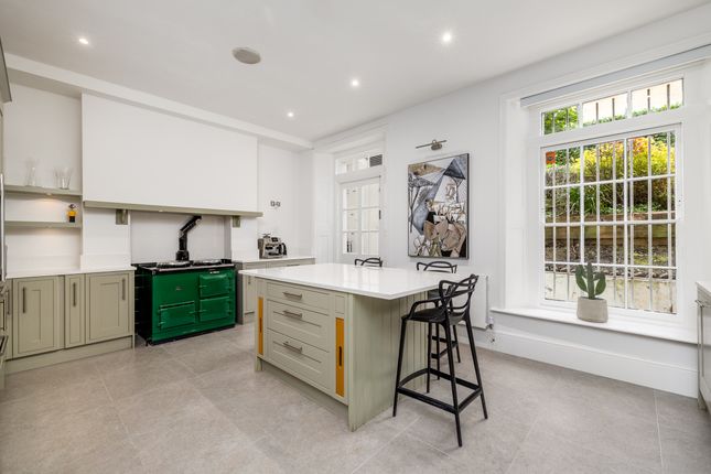 Howley, Howley Place, London photo 4