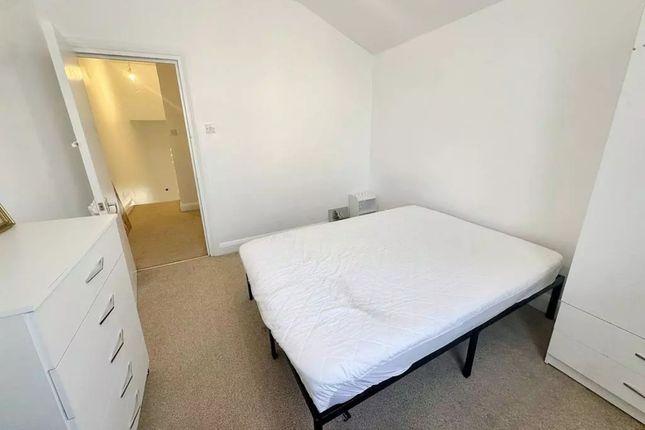 24, Lime Grove, London photo 4