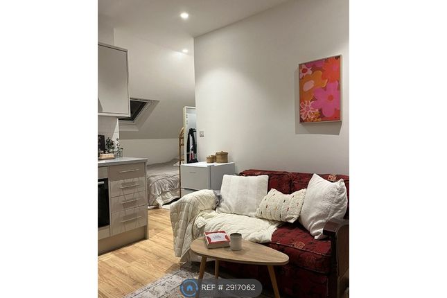 Roseneath Avenue, London photo 4