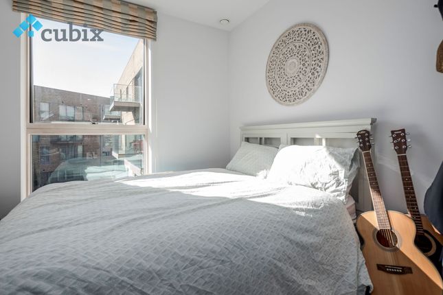 Flat to rent in New Paragon Walk, Elephant And Castle