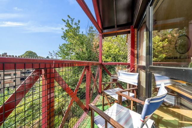 46 Mount Place,, The Mount, Surrey photo 3