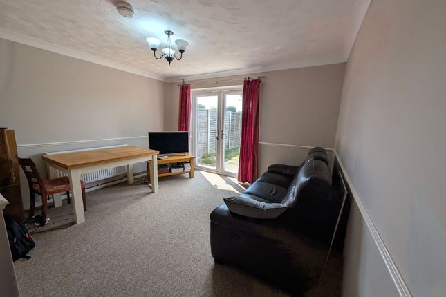 21 Fisher Close, Saxmundham photo 3