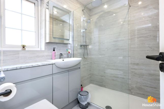 23 Falcon Rise, High Wycombe photo 5