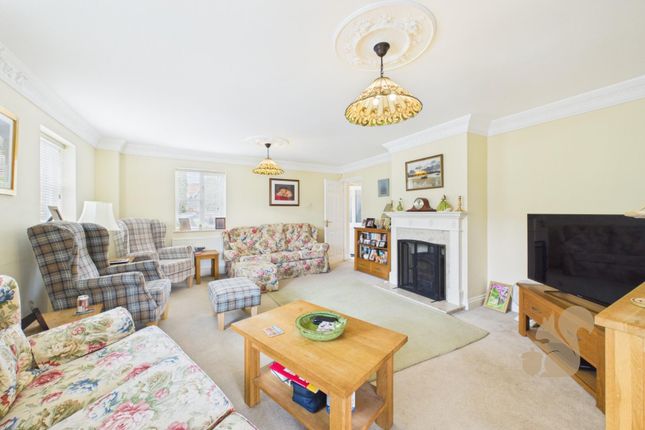 Chamberlin Close, Ipswich photo 3