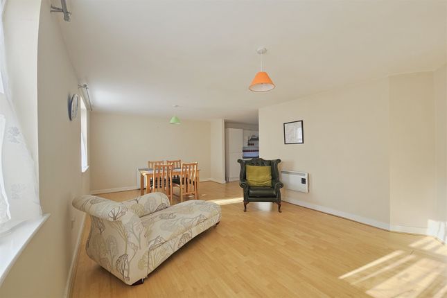 51, Holden Close, Essex photo 3