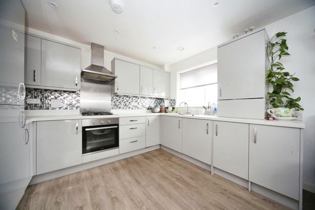 Flat 8, Boater Court, Bongrace Walk, Luton photo 2