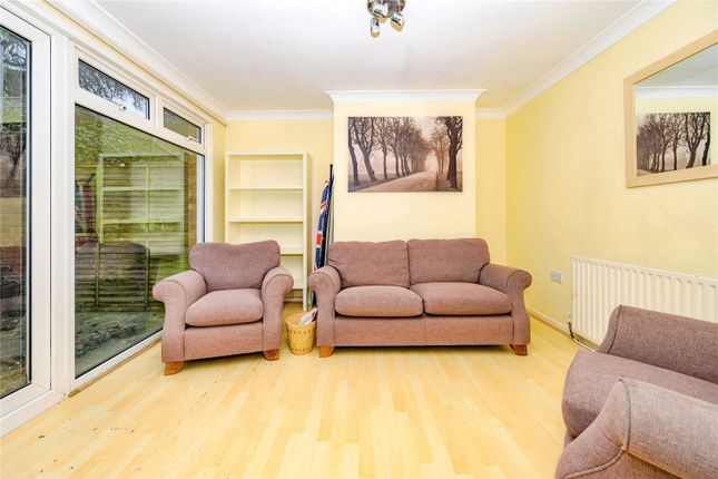 73, Brendon Avenue, Bedfordshire photo 2