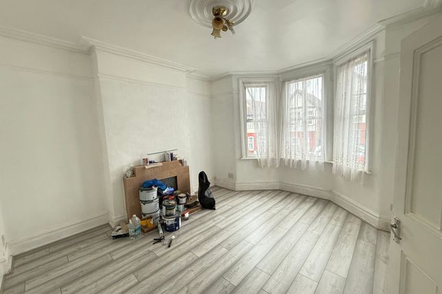Mostyn Avenue, Wembley photo 3