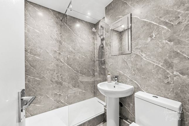 42 Garnon Mead, Epping photo 3