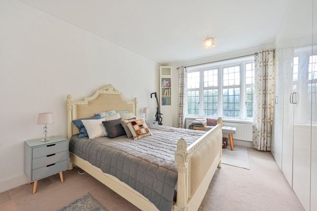 Portsmouth Road, Putney Heath photo 4