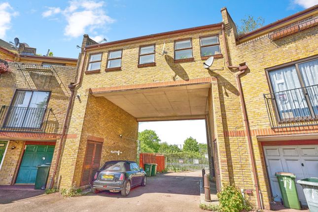 Thumbnail Maisonette for sale in Clarence Road, London