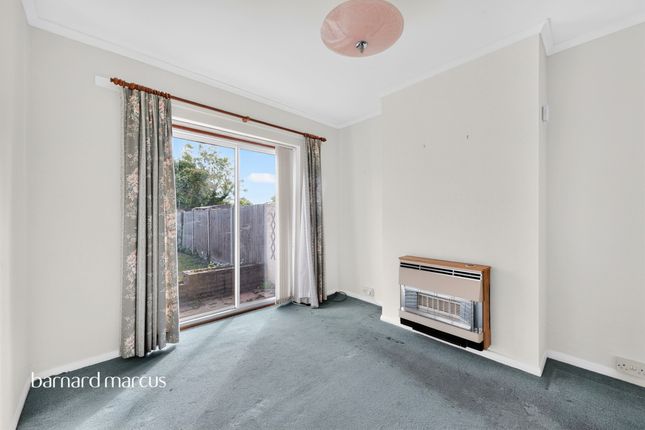 24, Harvest Road, Feltham photo 4