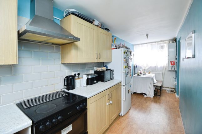 57, Tiptree Crescent, Ilford photo 4