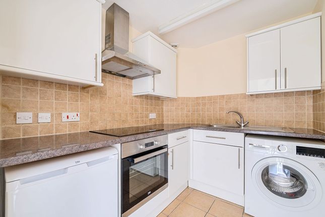 12 Tudor Court Old Station Way, Godalming photo 2
