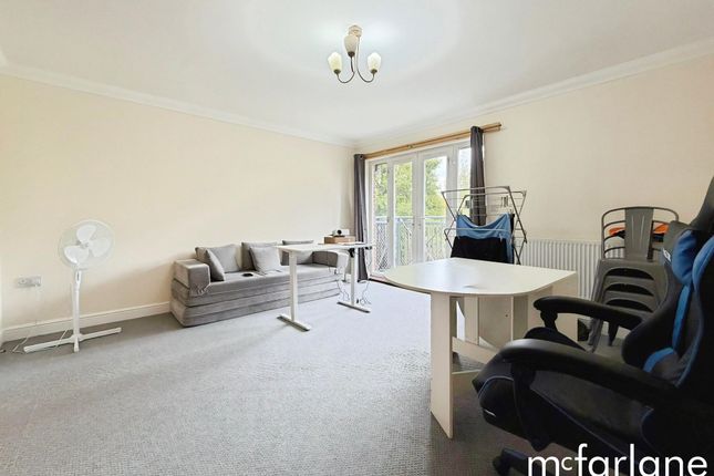 Flat 12, Queensgate Lincoln Street, Swindon photo 2