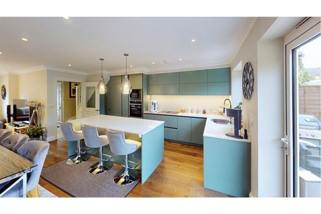 Tree Cottage, Holm Oaks, Horsham photo 3