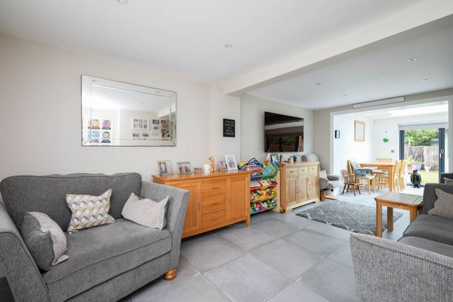 16, Bennetts Wood, Dorking photo 5