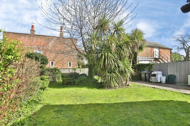 Flat 4, St. Martins Court, 83, Richmond Wood Road, Dorset photo 3