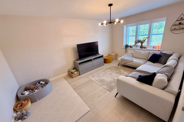 23 Equestrian Court, Arborfield Green, Reading photo 2